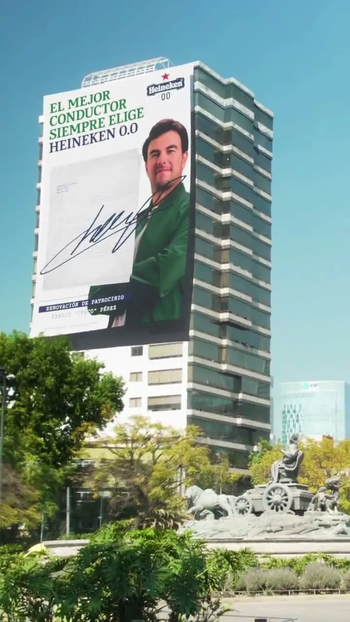 Espectacular de Heineken 0.0 en la fachada de un edificio