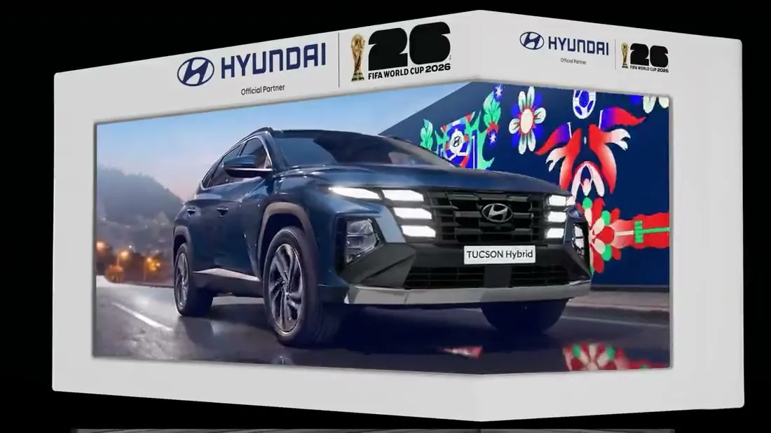 Hyundai Tucson Hybrid dentro de un marco 3D con el logo del Mundial 2026